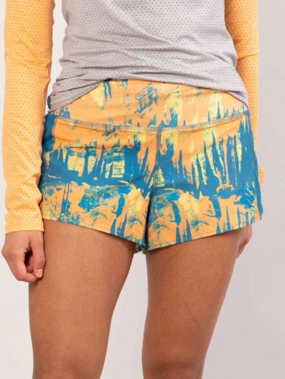 Run in Rabbit Dirt Pounders trail shorts 4” medium